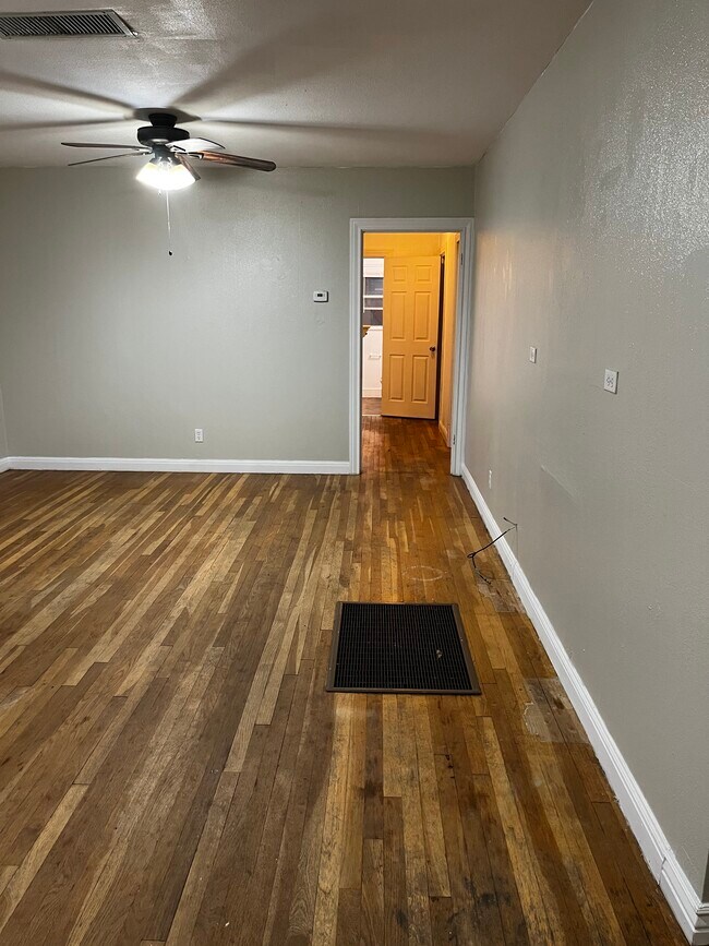 Foto del edificio - 1801 Runnels St