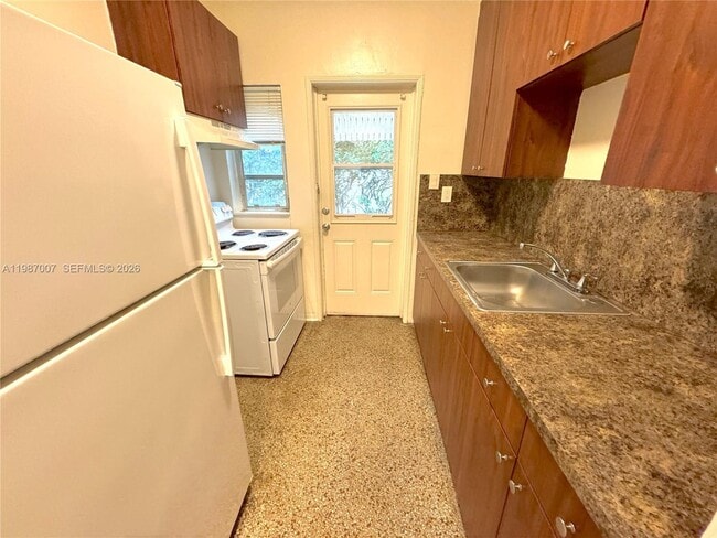 Foto del edificio - 501 SE 12th Ct