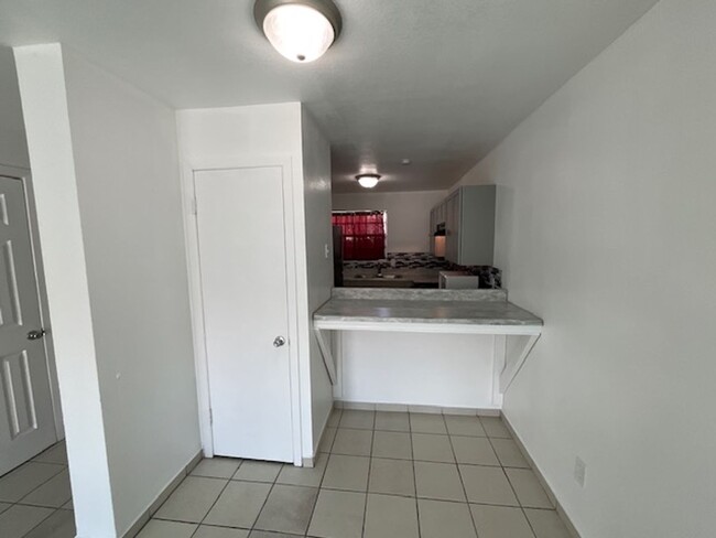 Building Photo - Condo for RENT!