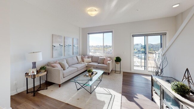 Photo du bâtiment - 2796-2796 Maple Way NW