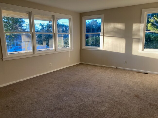 Foto del edificio - **Centrally Located Healdsburg Home!!**