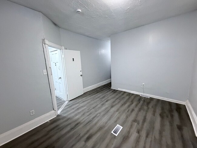 Building Photo - 10 Jarvis Pl