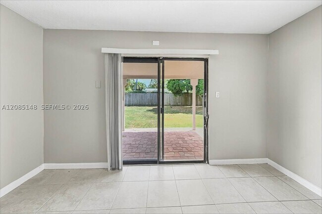 Foto del edificio - 458 NE 38th St