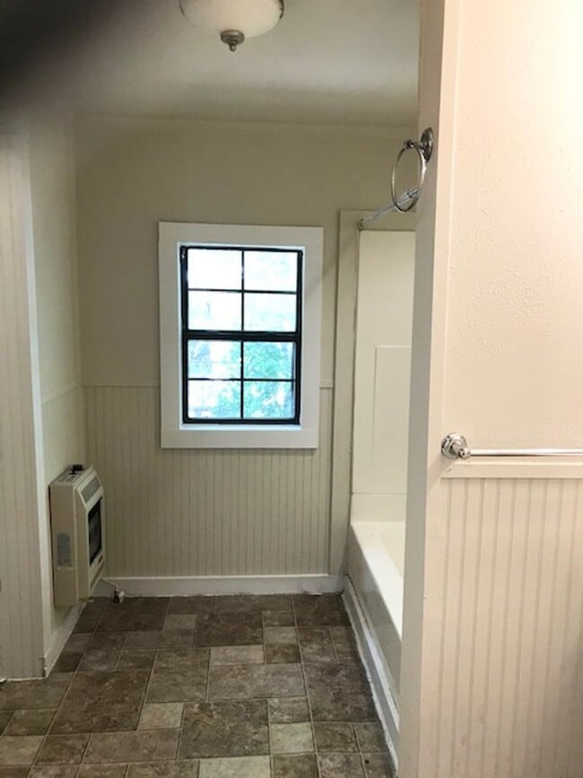 Building Photo - 1004 Ave F