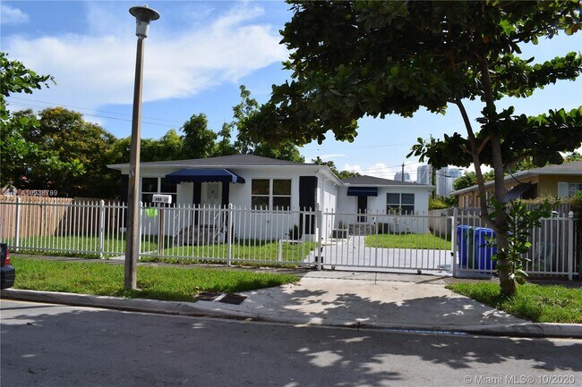 Foto del edificio - 785 SW 21st Rd