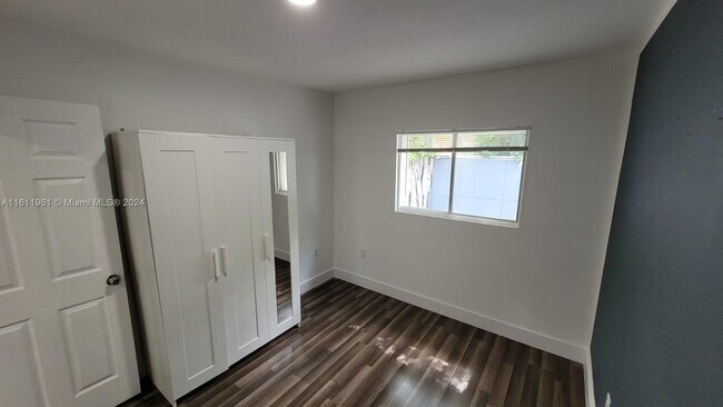 Foto del edificio - 228 NW 35th St