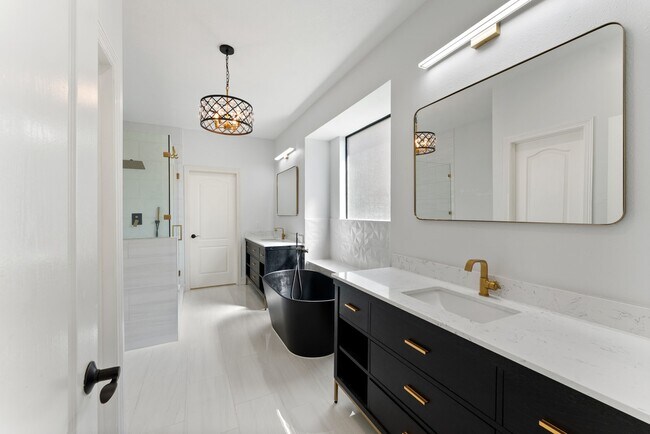 Foto del edificio - 8422 Misty Mountain Trail Ln