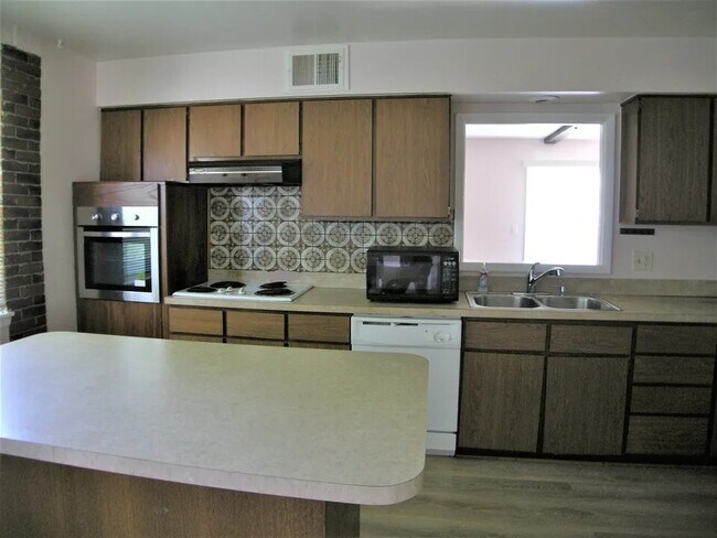 Foto del edificio - 1514 Shepard Cir