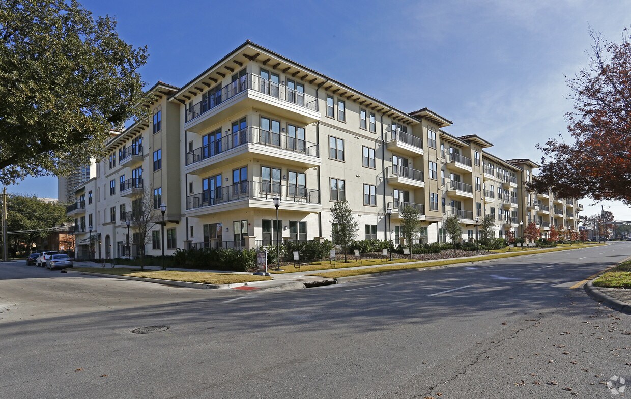 The Laurel Preston Hollow Apartments 8600 Preston Rd Dallas, TX