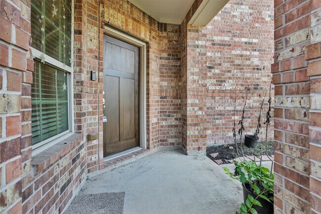 Building Photo - 2730 Donellan Dr