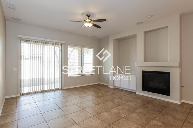 Building Photo - Huge 3 bedroom home in Phoenix!