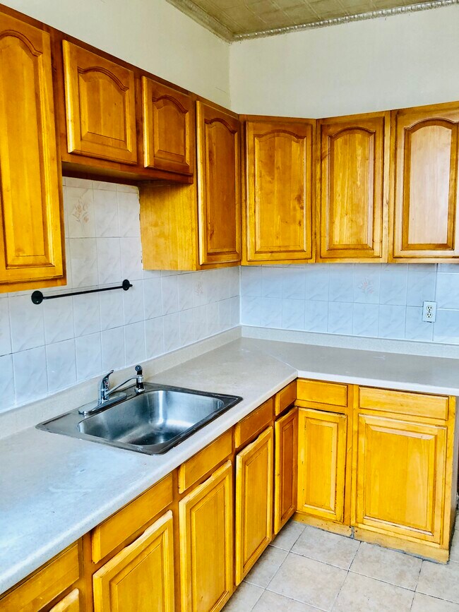 Building Photo - 650 44th St