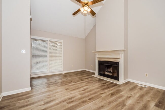 Foto del edificio - 10 Peace Tree Ln NE