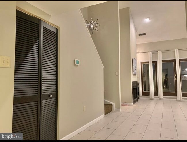 Building Photo - 1040 Deer Ridge Dr