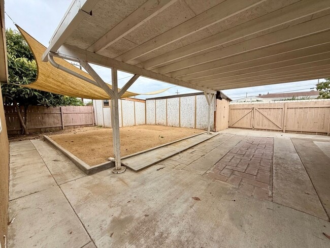 Building Photo - 4901 Frink Ave