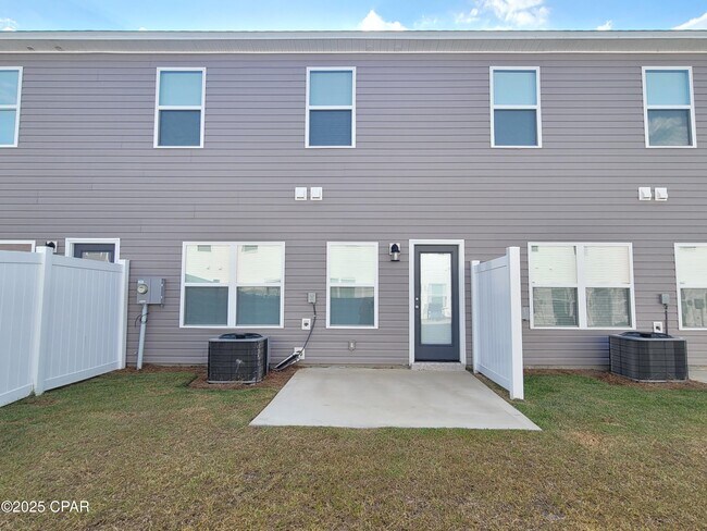 Foto del edificio - 5893 Tyndall Pkwy