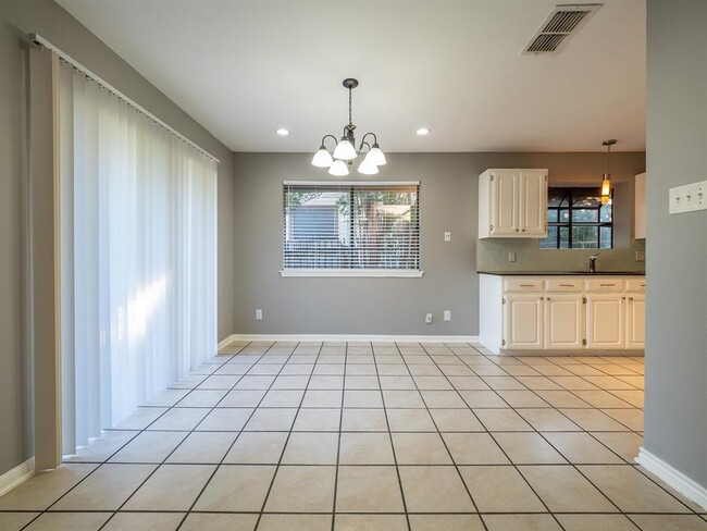 Building Photo - 4804 Broadhill Dr