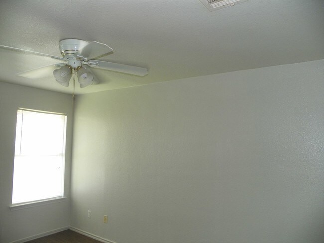 Foto del edificio - 2221 Creekside Ln
