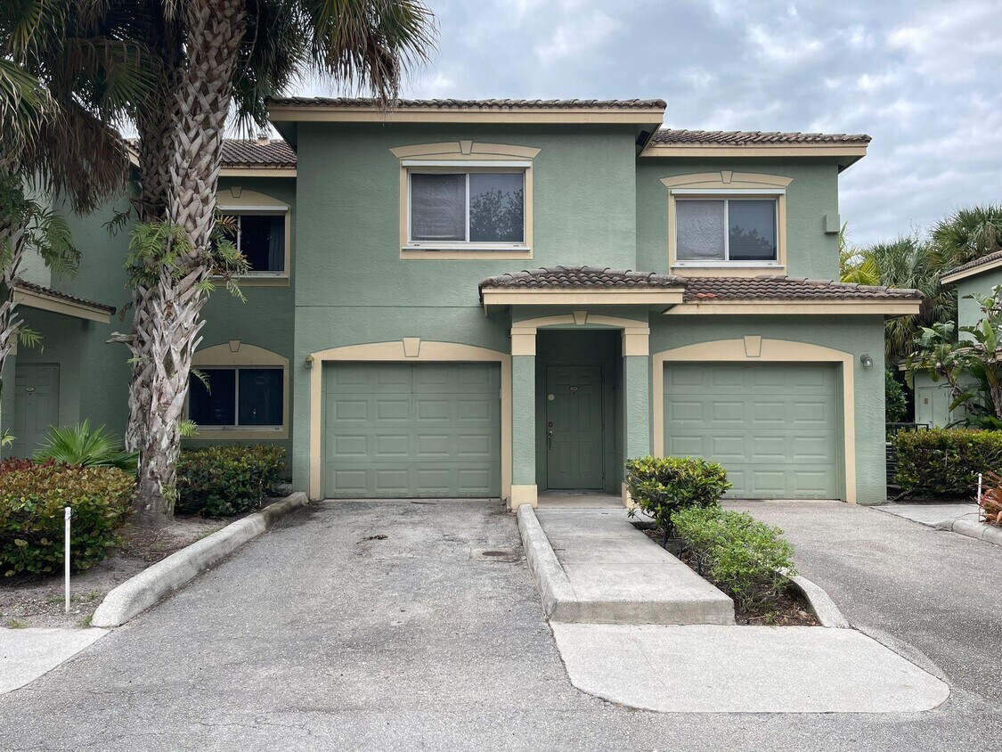 Primary Photo - 270 Crestwood Cir