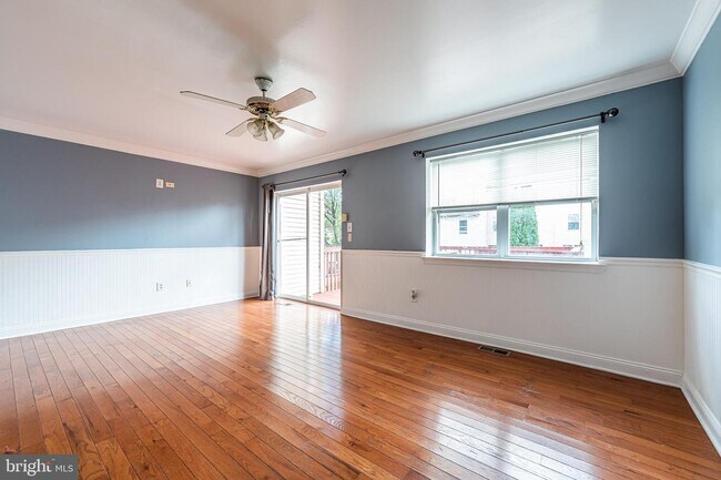 Building Photo - 222 Parkview Dr