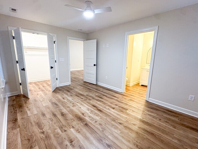 Building Photo - 134 N Clarendon Dr