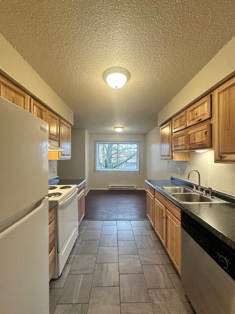 Foto del edificio - 2 - Bedroom Apartment, Upstairs, Near Transportation