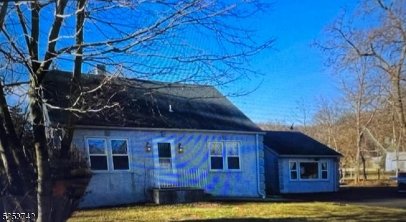 Primary Photo - 2 Evans Rd
