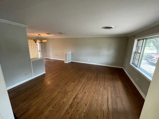 Foto del edificio - Remodeled and Updated Broadmoor Home
