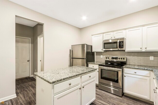 Foto del edificio - 3126 Cedar Crest Way