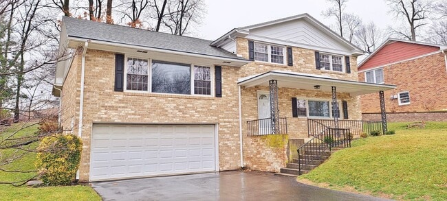 Building Photo - 3 Beds / 2-1/2 Bath Single Family Home