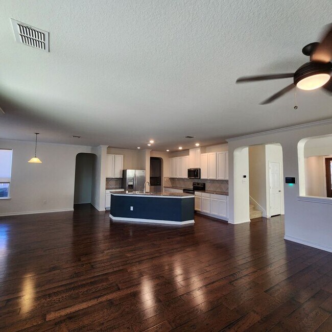 Building Photo - 330 Anchor