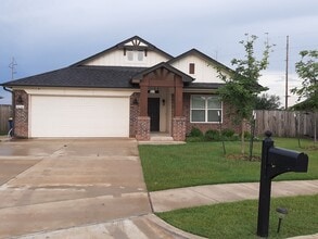 Building Photo - 4210 W Country Club Dr