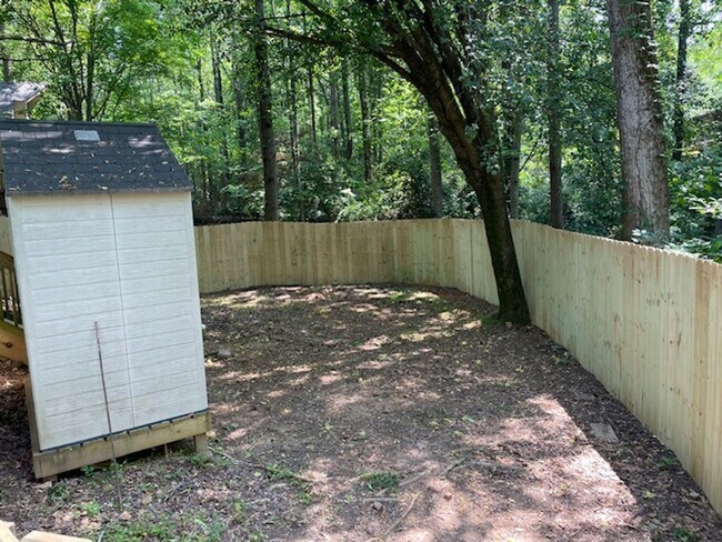 Building Photo - Newly Renovated Home Available for July!