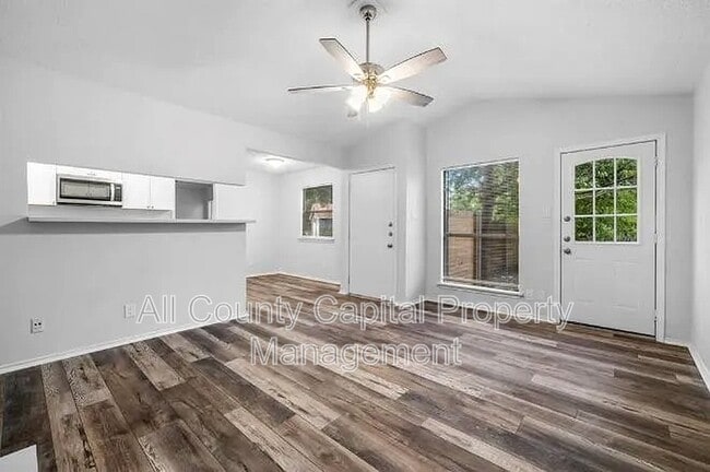 Foto del edificio - 13305 Waverly Ct