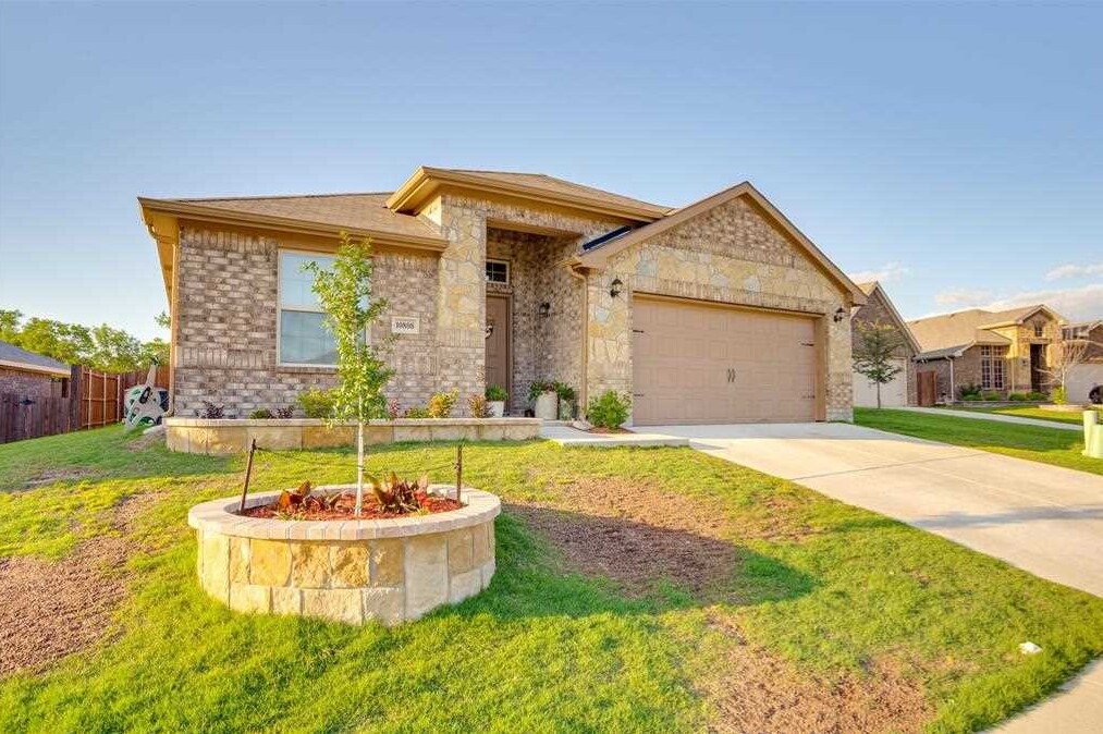 Primary Photo - 10808 Live Oak Creek Dr