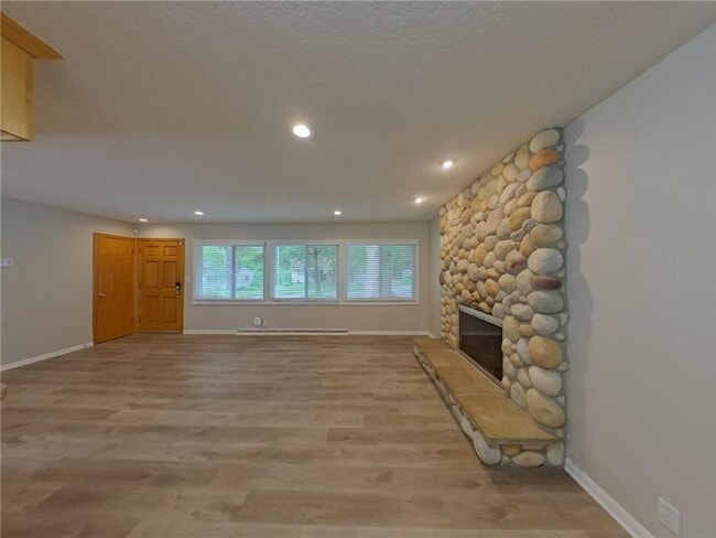 Building Photo - 3607 Robinwood Terrace