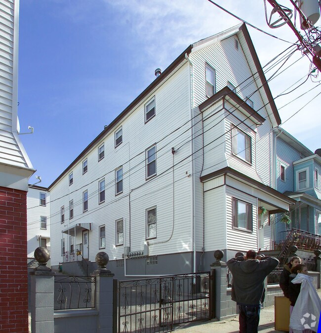 220224 Mulberry St, Fall River, MA 02721 Apartments Fall River, MA