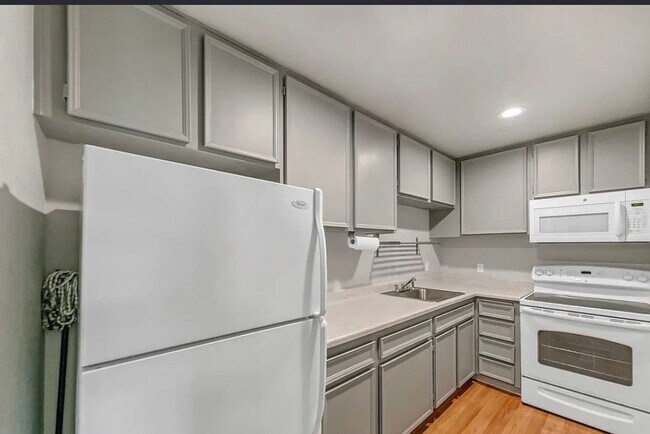 Foto del edificio - 550 N Villa Ct