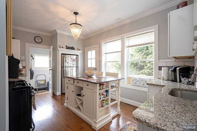 Building Photo - 2 Entwistle Ave