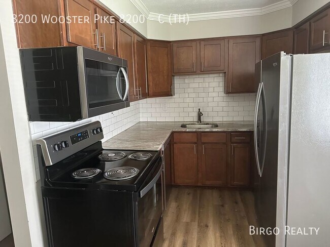 Building Photo - THREE BED TOWNHOME Now Available in Mariem...