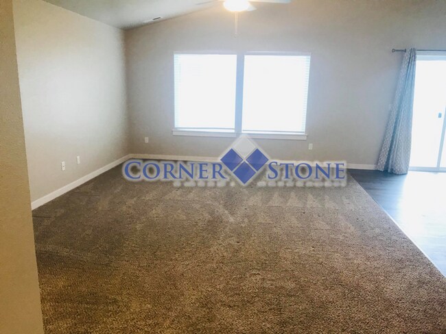 Foto del edificio - Great Meridian Home with Bonus Room!