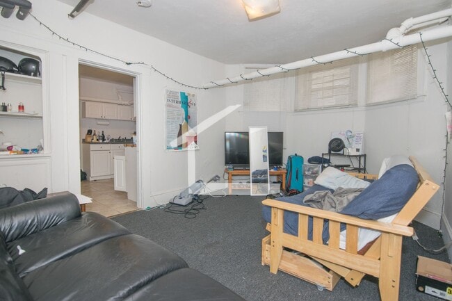 Building Photo - Packards Corner BU 4 bed 1.5 bath for 9.1 Heat Hw inc Students ok,