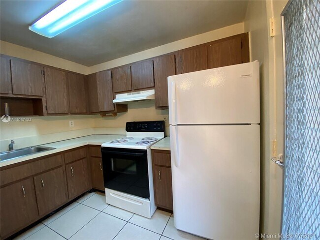 Building Photo - 5401 SW 77th Ct