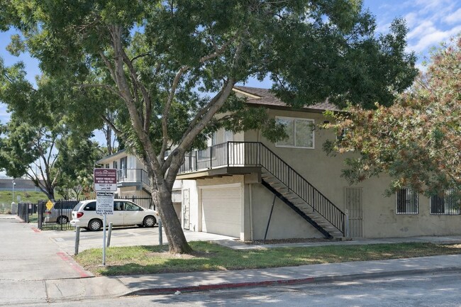 Building Photo - 2208 Peppertree Way