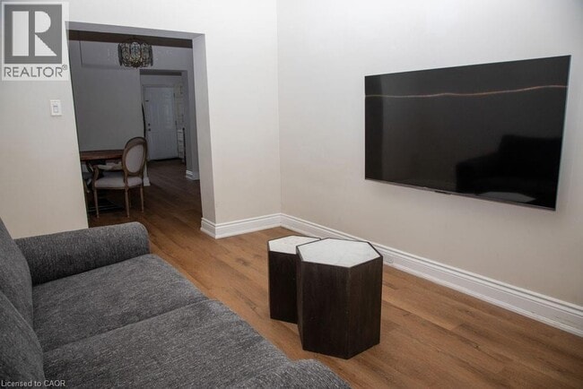 Photo du bâtiment - 116 Bay St N