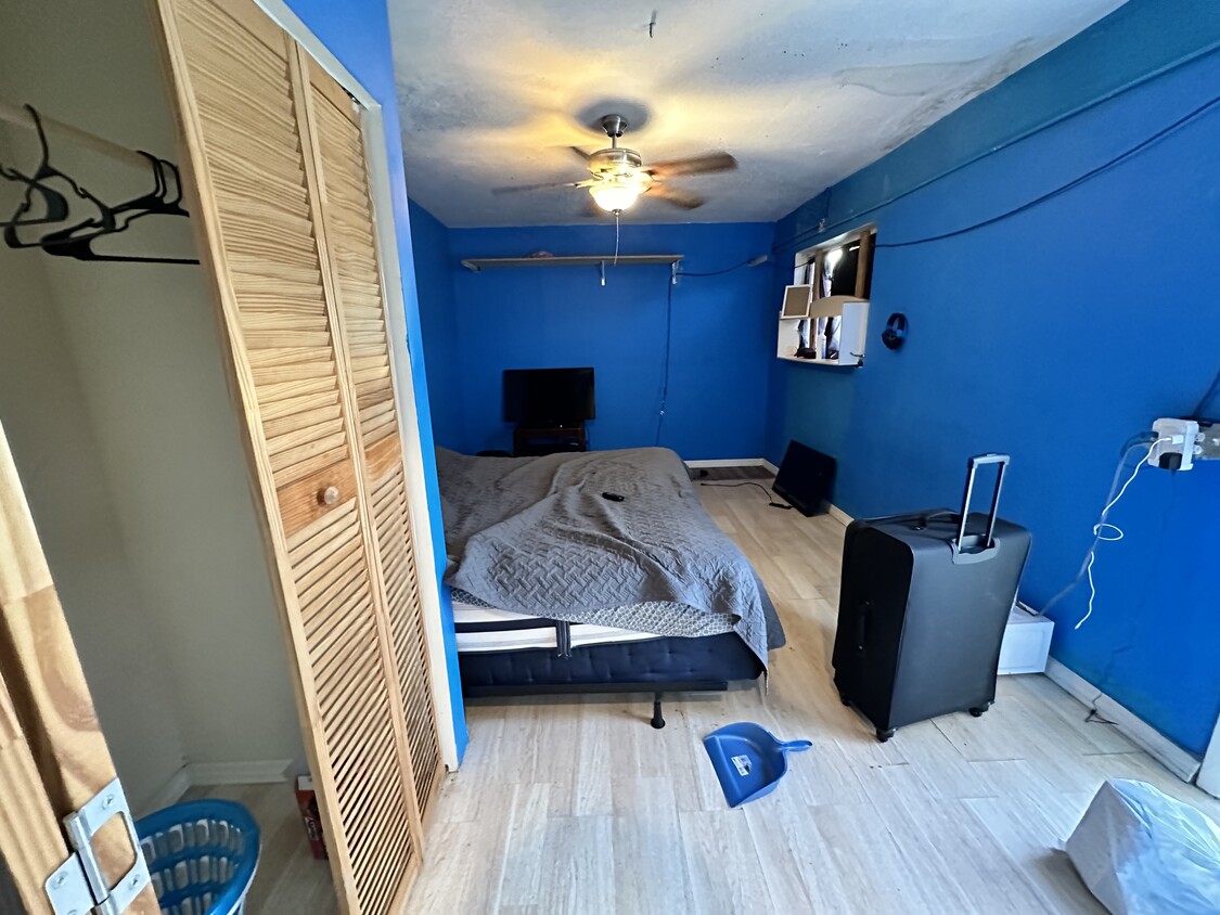 Foto principal - 1900 NW 36th Ct