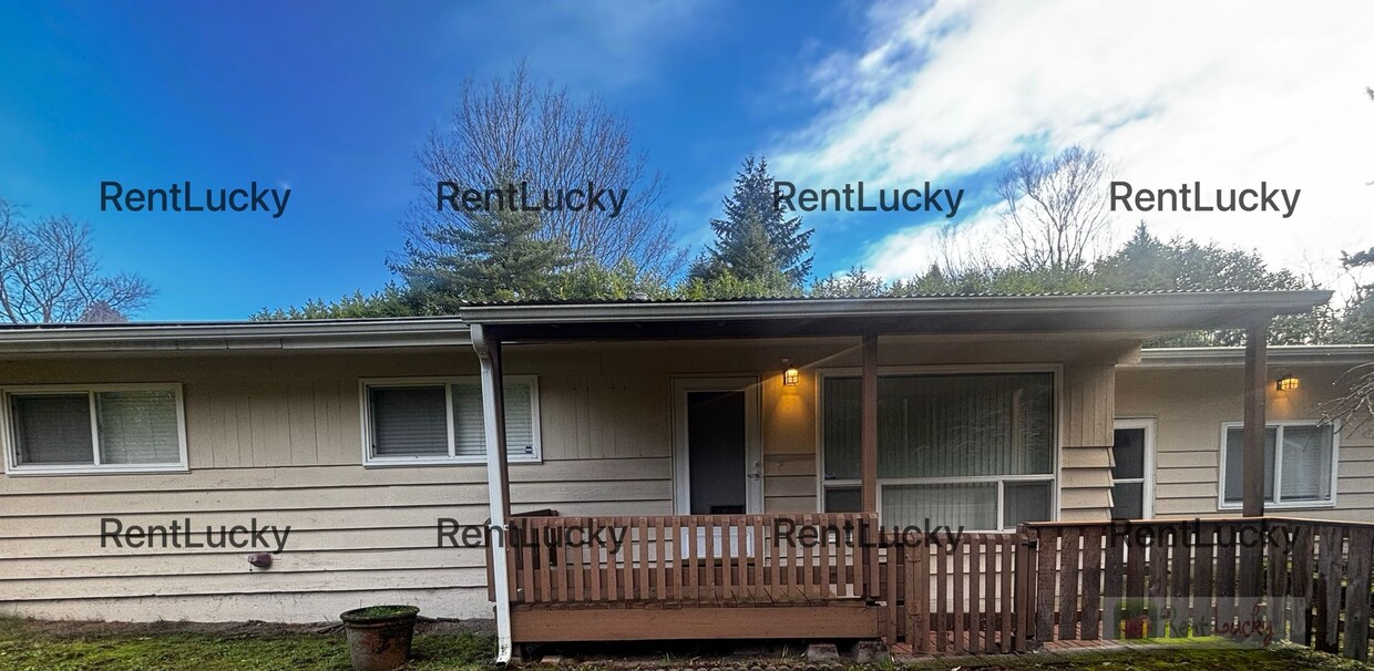 Foto principal - Super-Cute 3-Bedroom Rambler on Large Lot ...