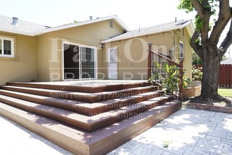 Building Photo - 1725 6th St