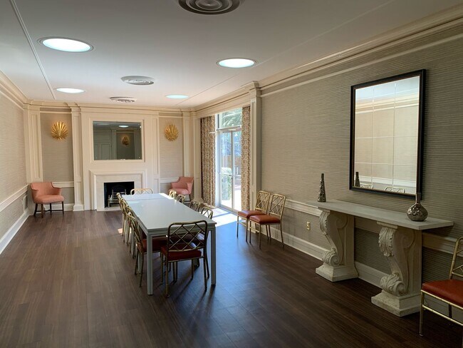 Foto del edificio - 2 Bedroom 1 Bathroom with Washer/Dryer