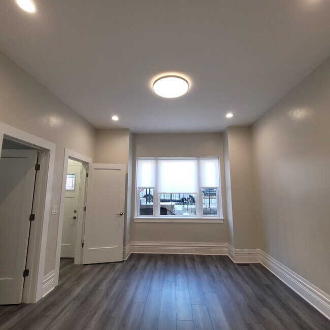 Foto del edificio - 2306 S Oakley Ave